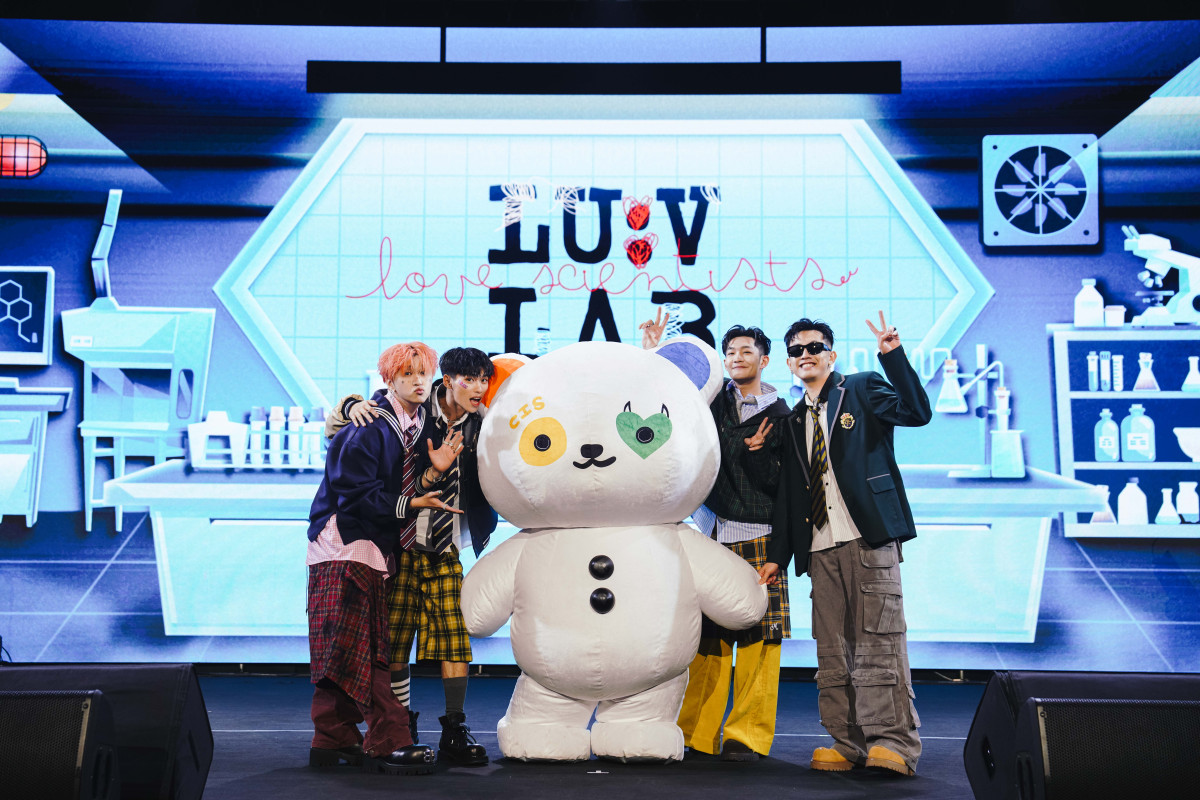 福利太猛心跳加速 U:NUS近距離深情獻唱＋性感熱舞 粉絲「害羞到臉紅紅」喊：好幸福