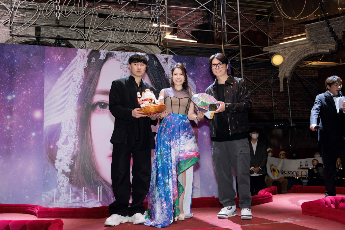 「平民天后」徐懷鈺出道26年最私密心事藏新輯！演藝心路歷程及人生經歷濃縮好歌13首娓娓道來