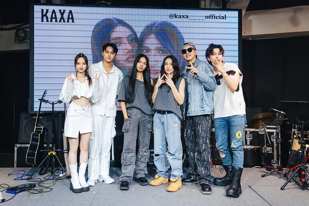 新生代唱作女歌手Kaį & Lexa組雙人女子組合「KAXA」首演驚艷百人陪審團