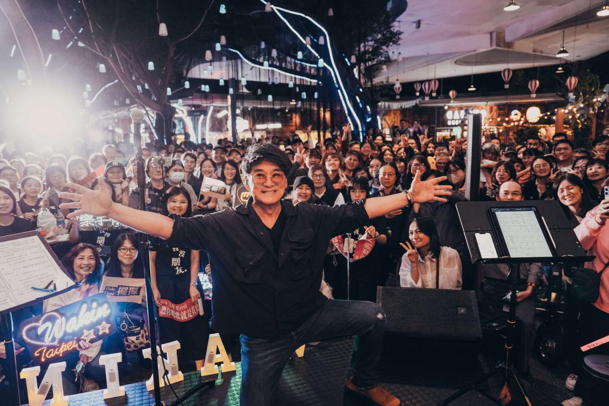 周華健驚現花博「擺攤」開唱 一把吉他唱回初心 新歌〈那一夜〉搶先曝光