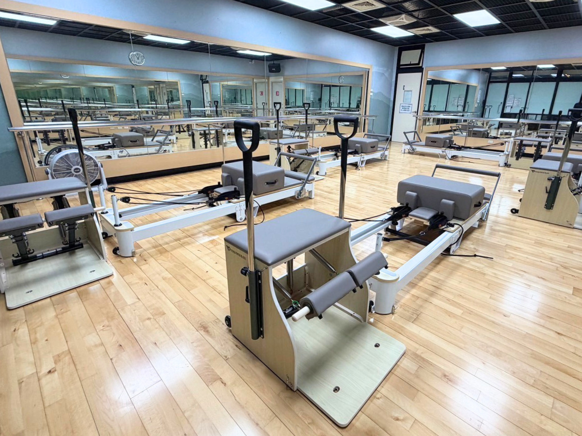 救國團-新竹市竹光國民運動中心採用帷娜鍶器械皮拉提斯鋁摺疊核心床與平衡椅